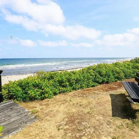 Udsholt Strand Sleeps 8 Wifi בית נופש