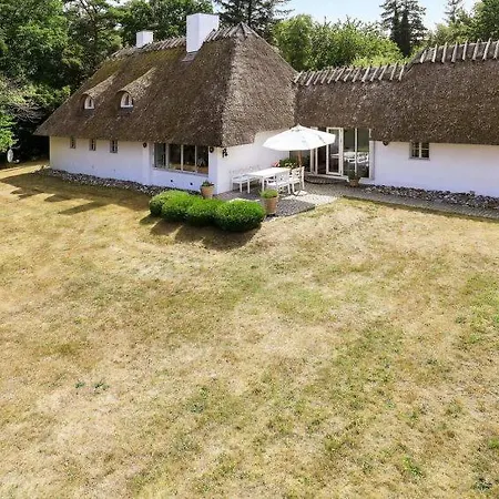 Дом отдыха Udsholt Strand Sleeps 8 Wifi *